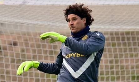 Guillermo Ochoa mantiene en cero su portería y el AEL gana