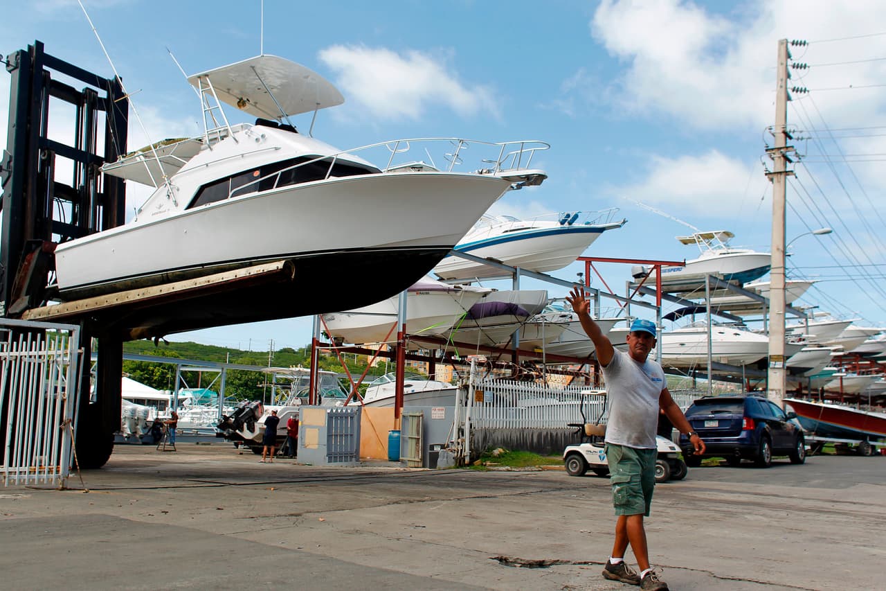 Desde el viernes de la semana pasada los puertorriqueños salieron a abastecerse con artículos de primera necesidad para el paso del huracán Irma, que este miércoles se acercará a la isla con vientos de 185 mph.