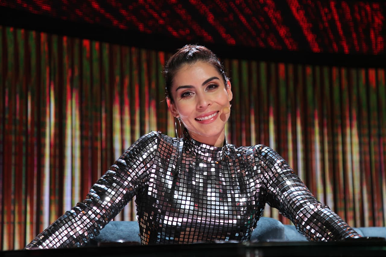 Se trataba de la juez invitada María León. La cantante accedió a tomarse la fotografía con el niño.