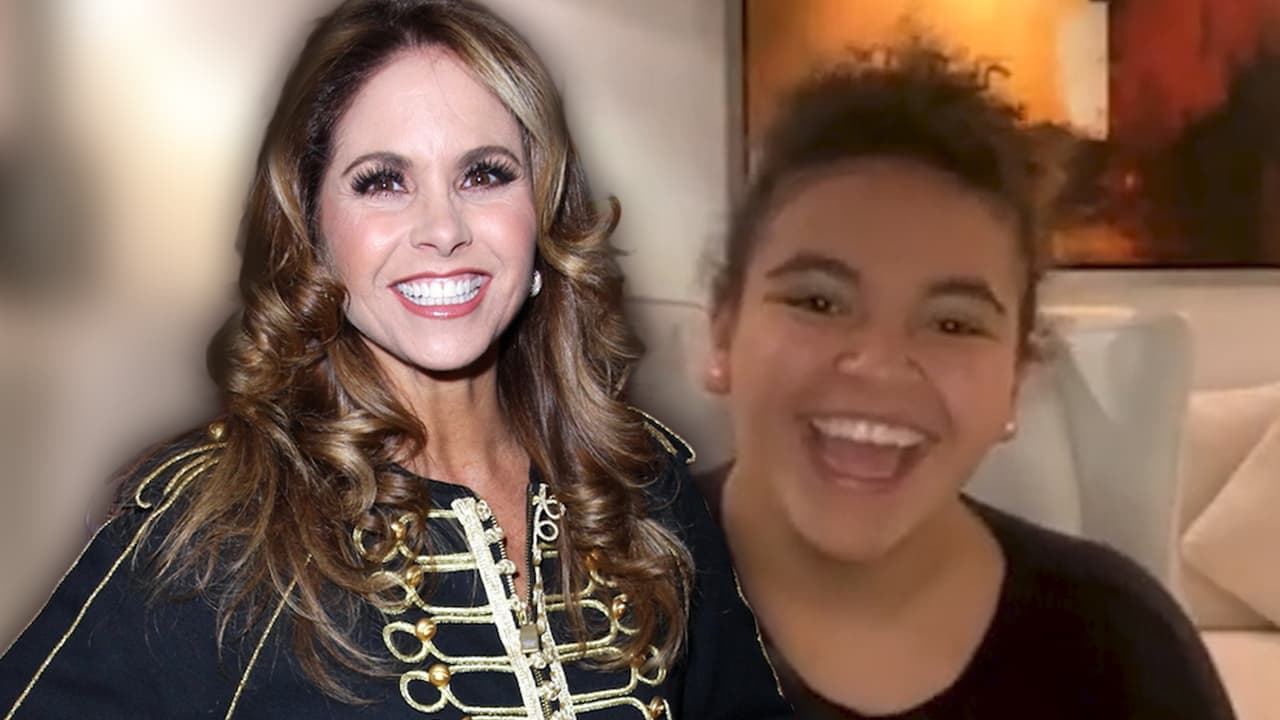 Lucero hace una cómica imitación de su hija Lucerito cuando "se le va el avión"