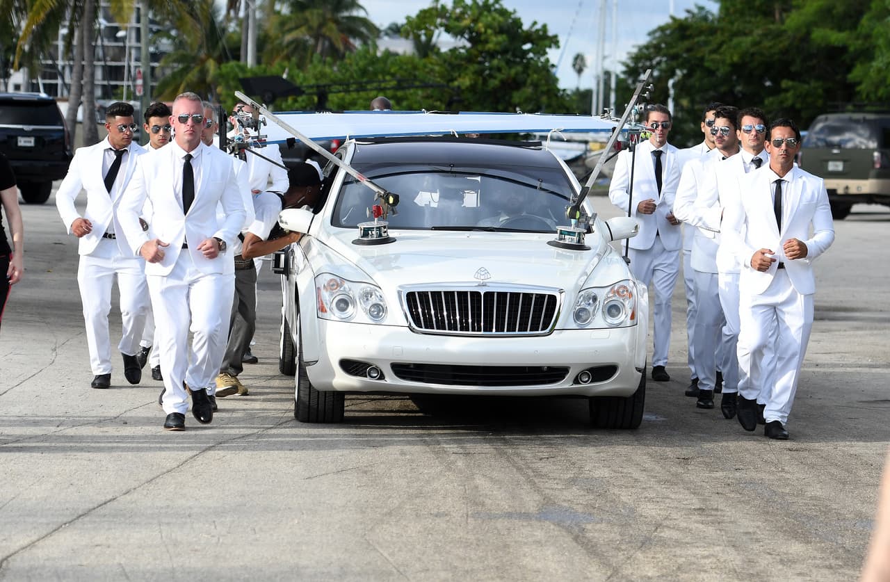 El video fue grabado en Miami Beach y en el mismo se puede ver a la cantante rodeada por un numeroso grupo de extras masculinos con trajes blancos.
<br>
