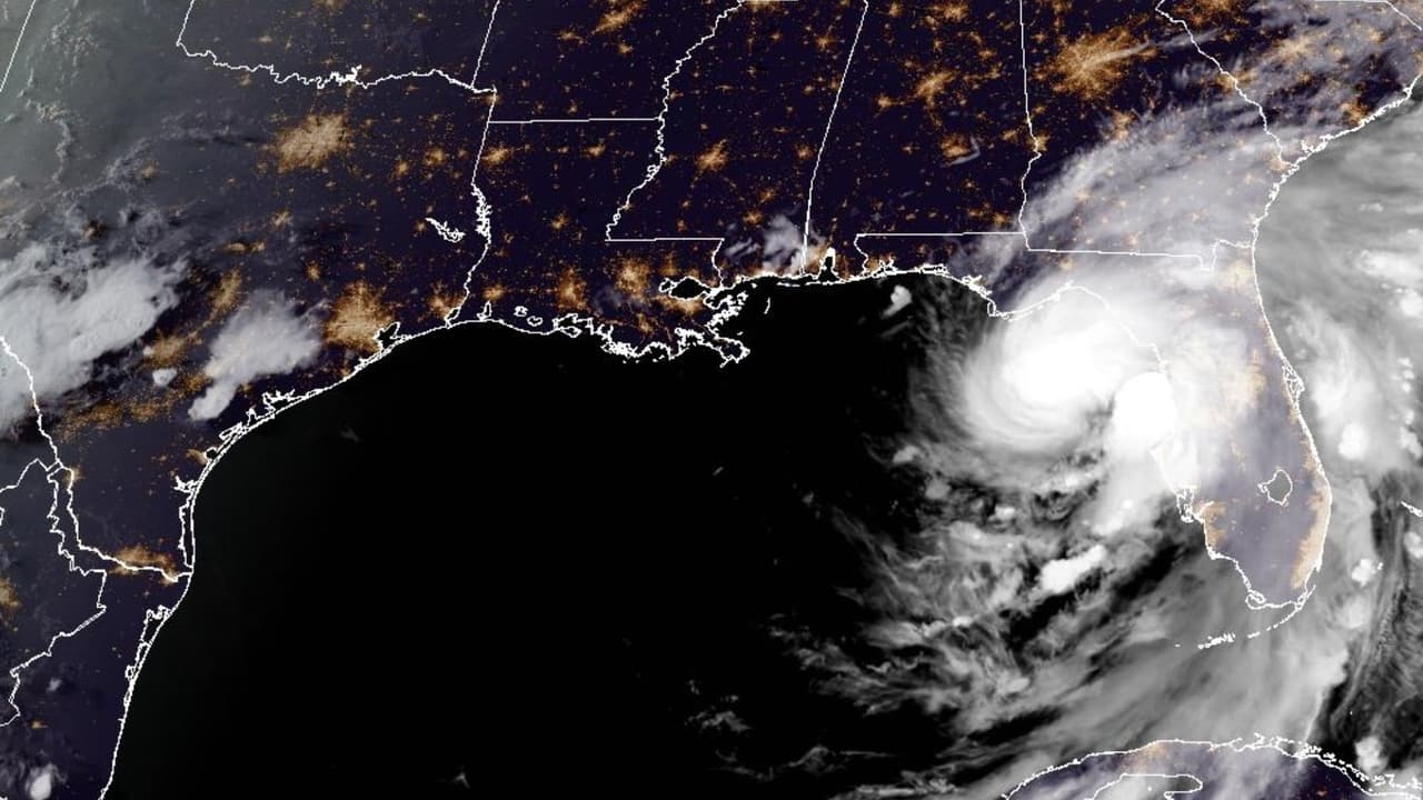 Debby se intensifica: Prevén que se convierta en huracán esta noche