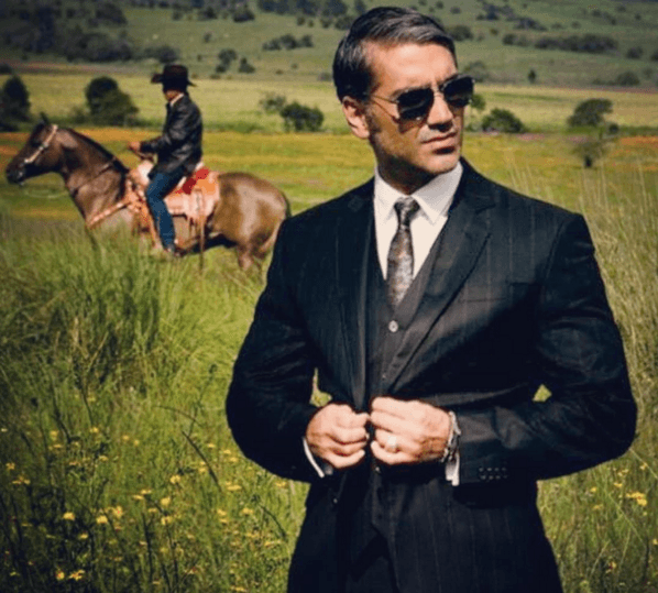 Sin embargo, existen varios asuntos legales pendientes, uno de ellos asociados con el también intérprete Luis Miguel y una situación que debe manejar muy bien hacia el mes de agosto en pleno efluvio de los eclipses donde una pasada de tragos en una fiesta podría causar otro accidente como el que hace años casi le cuesta la vida.