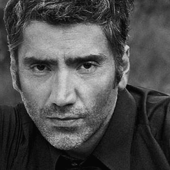 <b><u>Alejandro Fernández</u></b>
<br>Nacido en 1971, el Año del Jabalí en el horóscopo chino, el “Potrillo” comenzó a vivir su ciclo personal uno en el año 2016 y estará entrando en el dos a partir del 24 de abril del 2017. Este año las influencias cósmicas que prevalecen en su signo marcan dos ciclos bien definidos. El primero en el primer semestre y que se extiende hasta la época de los eclipses de agosto y el segundo a partir de ahí.