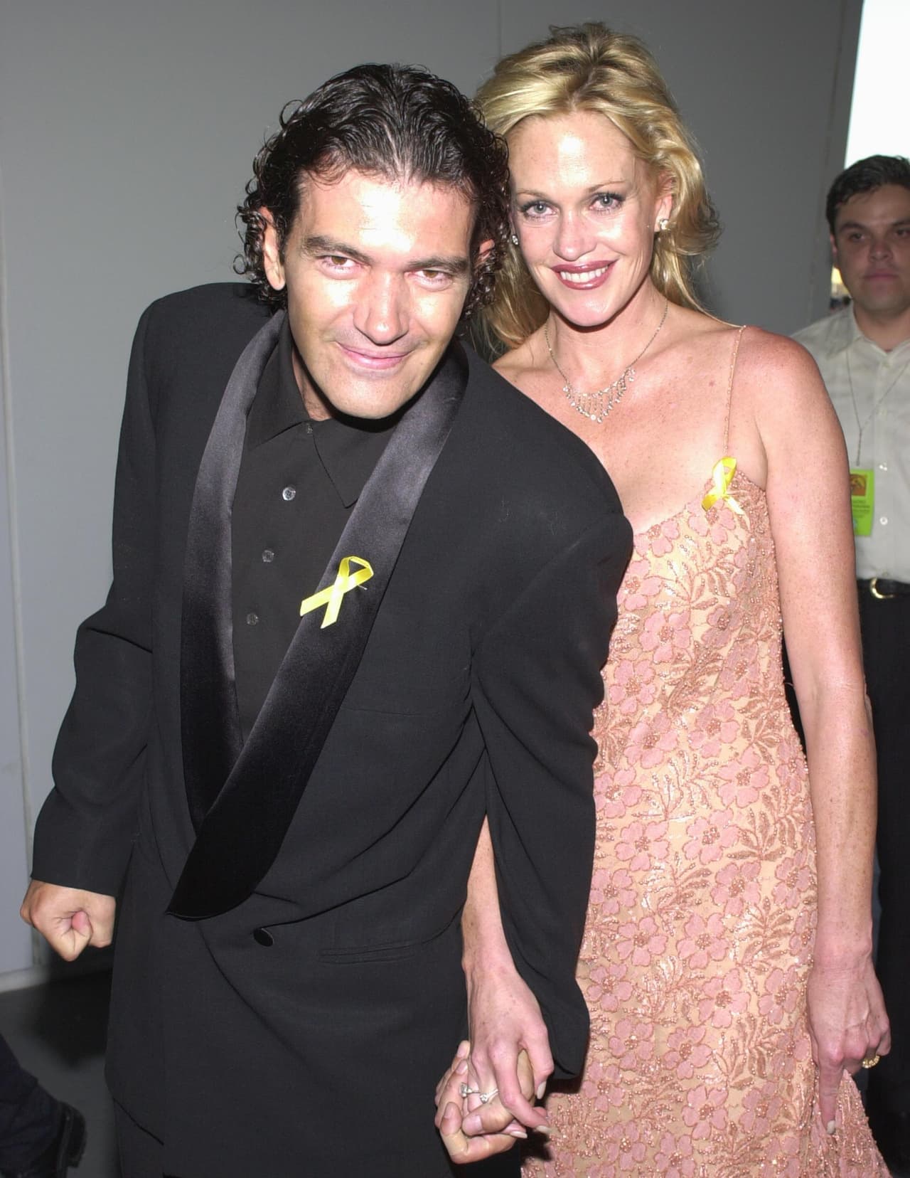Y en el año 2000, Antonio Banderas posaba muy cariñoso a su esposa de aquella entonces, Melanie Griffith. El amor, el amor...