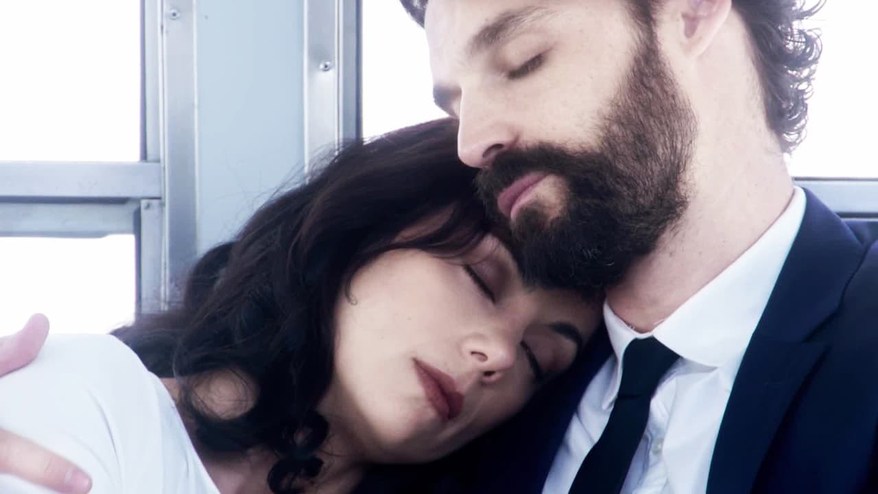 Pero como 'Sara' no logra sobrevivir al balazo, 'Yago' decide envenenarse para morir a su lado y seguir juntos en el más allá.