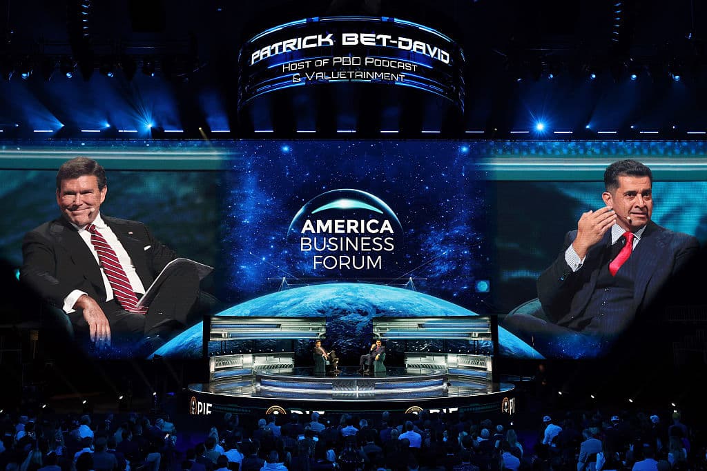 El periodista Bret Baier y el empresario Patrick Bet David.
