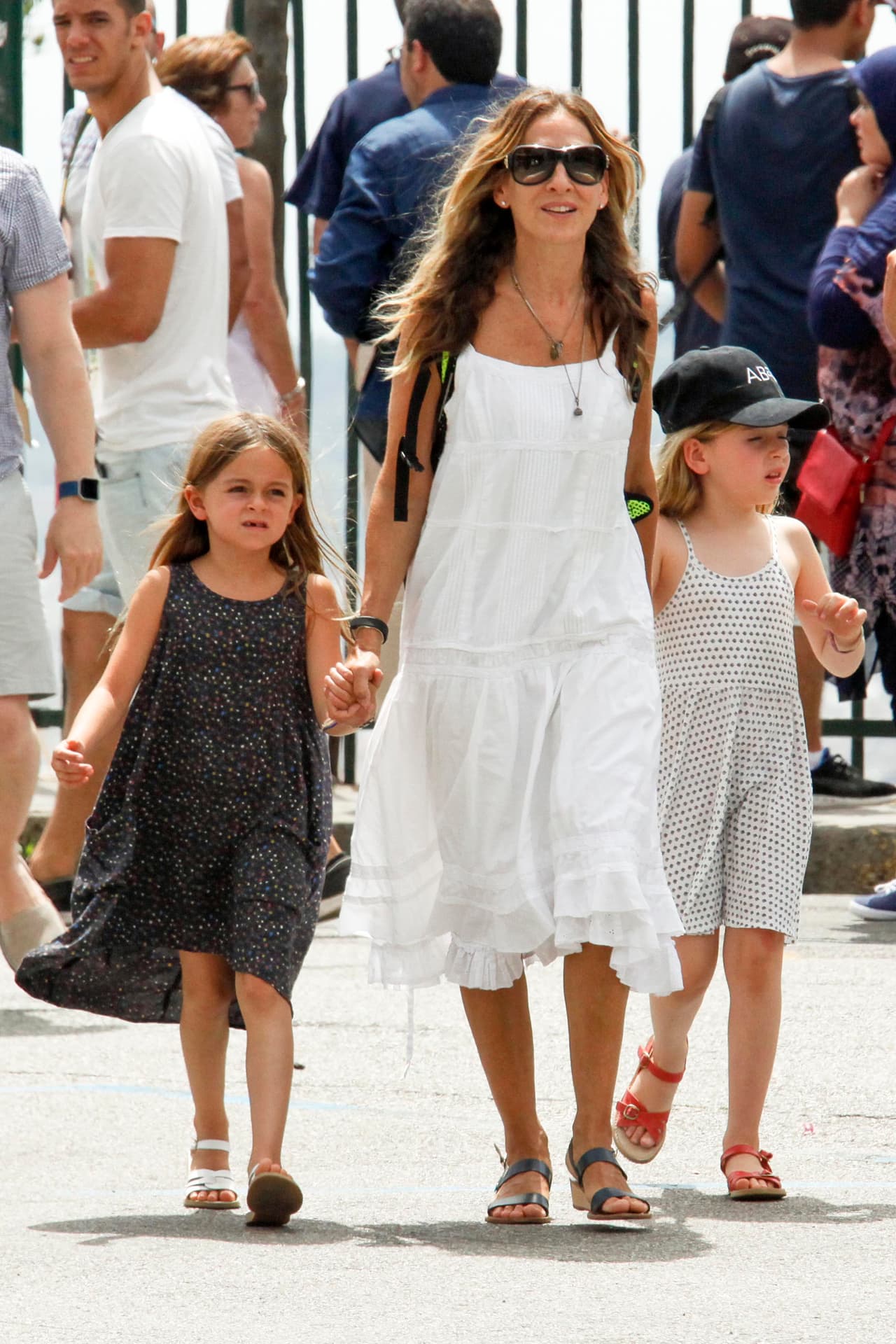 <b>Sarah Jessica Parker </b>
<br>La conocida actriz que interpreta a Carrie en ‘Sex and the City’ no tuvo problema para ser mamá de su primogénito, James, quien nació como fruto de su matrimonio con el también actor Matthew Broderick.