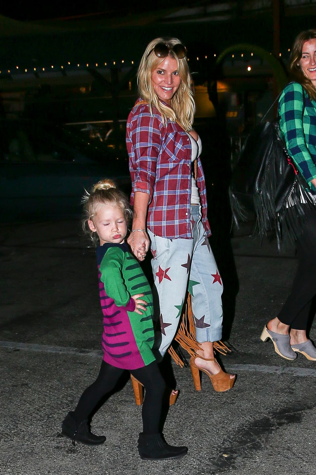 La nena no paró de hacer sus poses más lindas.