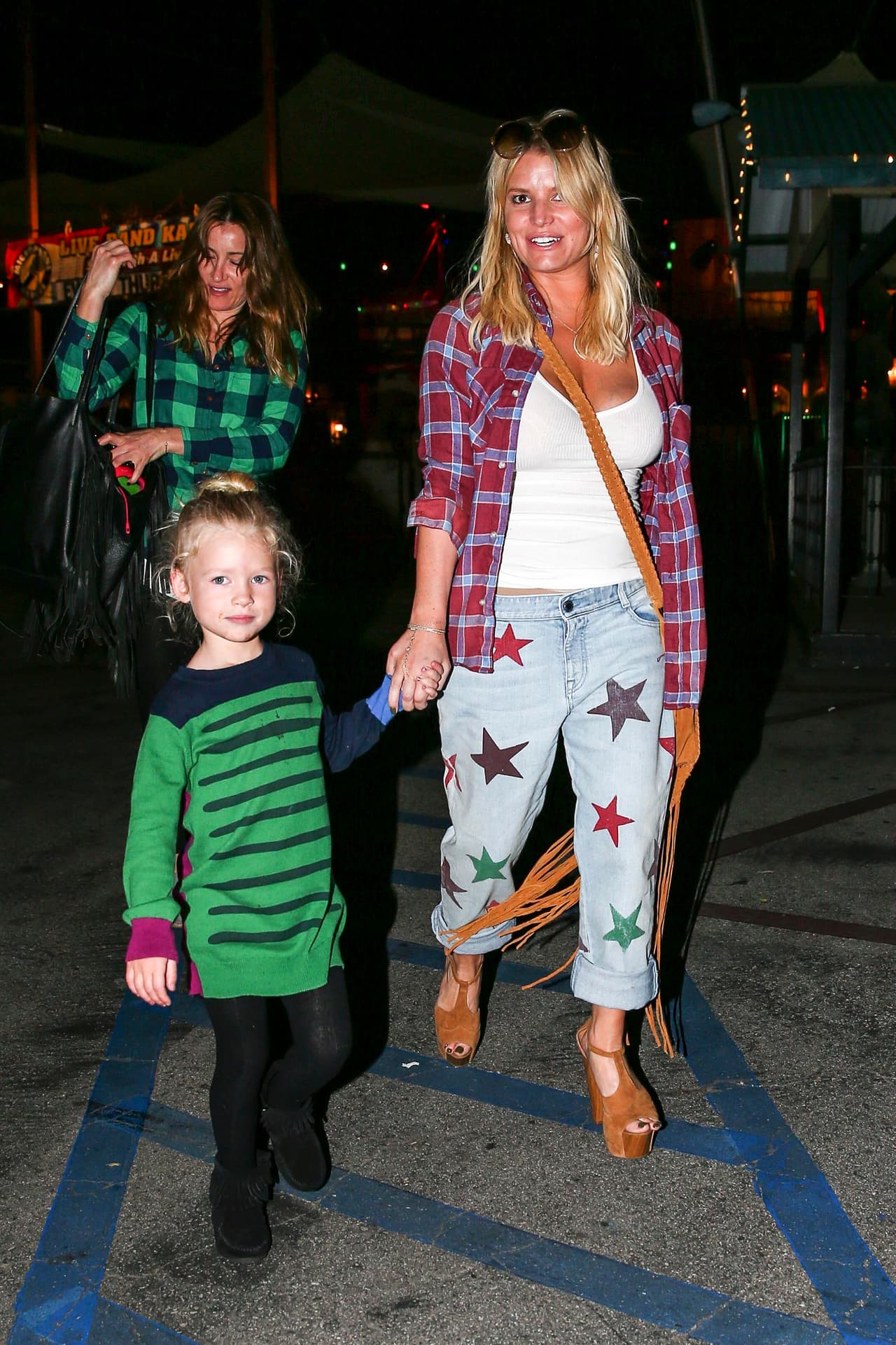 Los paparazzi de inmediato se le fueron encima con las cámaras.