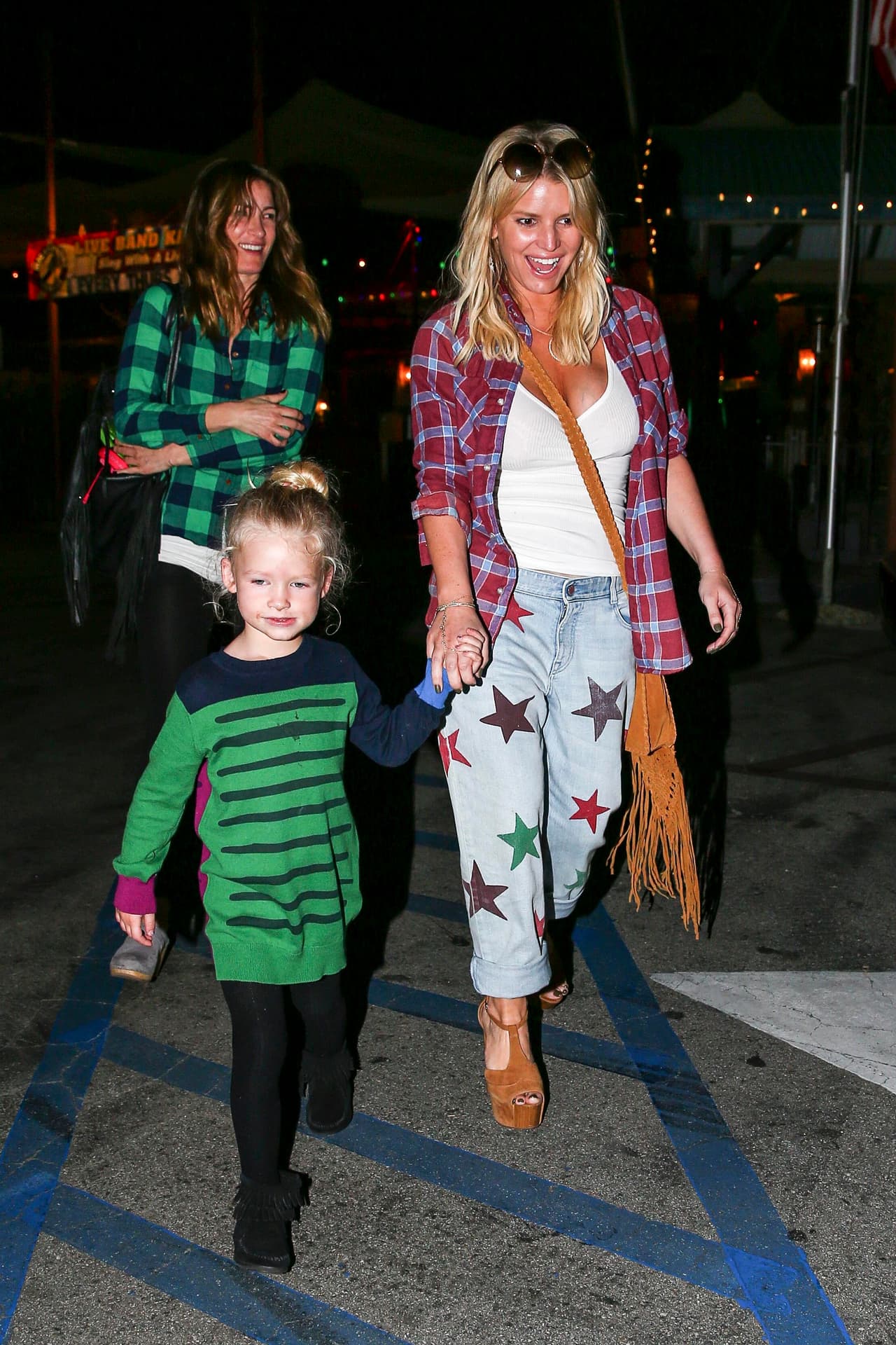 Pero no fue Jessica quien llamó la atención de los paparazzi.