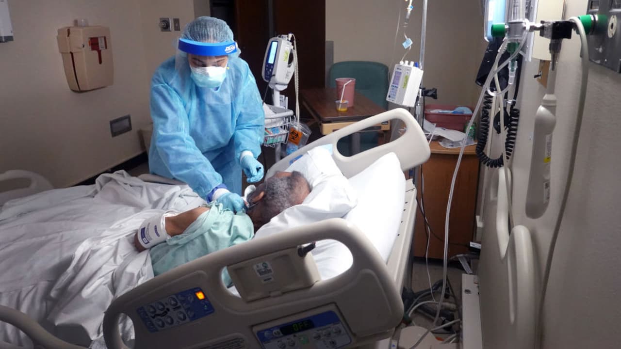 Pronostican aumento de 30-40% en hospitalizaciones en los condados Tarrant y Dallas para el 19 de enero