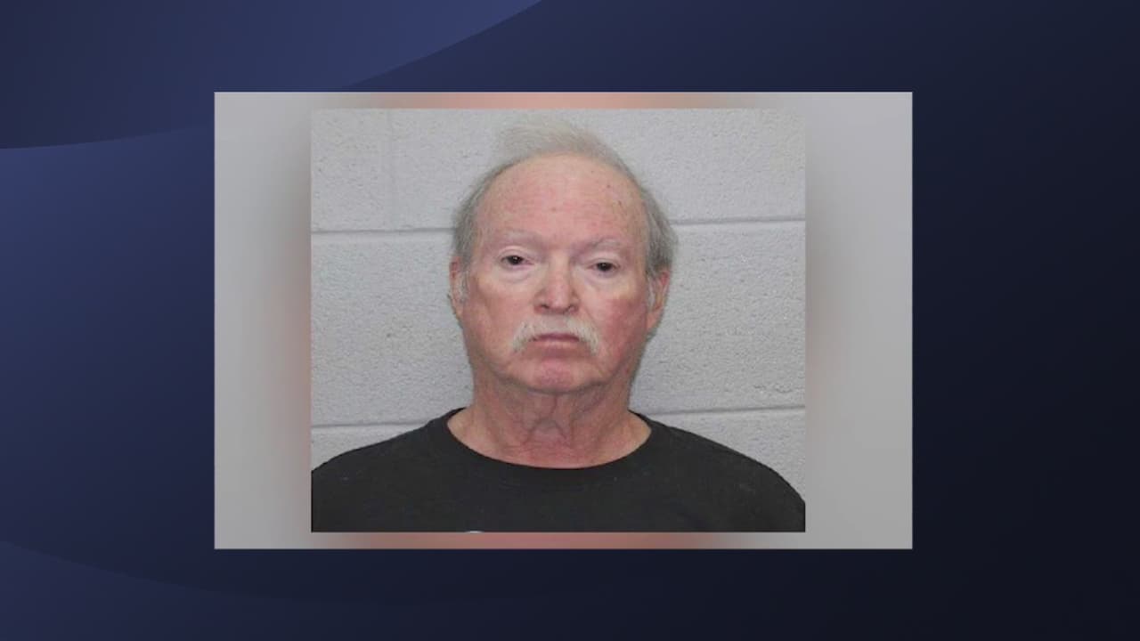 Acusan a maestro de secundaria en Georgia de tocar a estudiante de forma inapropiada