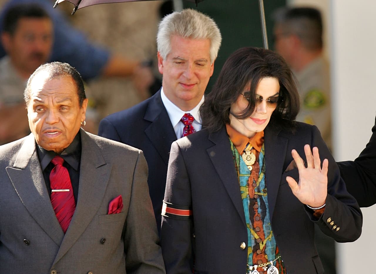 "Él se sentaba en una silla justo en frente de nosotros, con el cinturón en la mano, y si te confundías podía azotarte hasta la extenuación. Básicamente acababas quebrado".