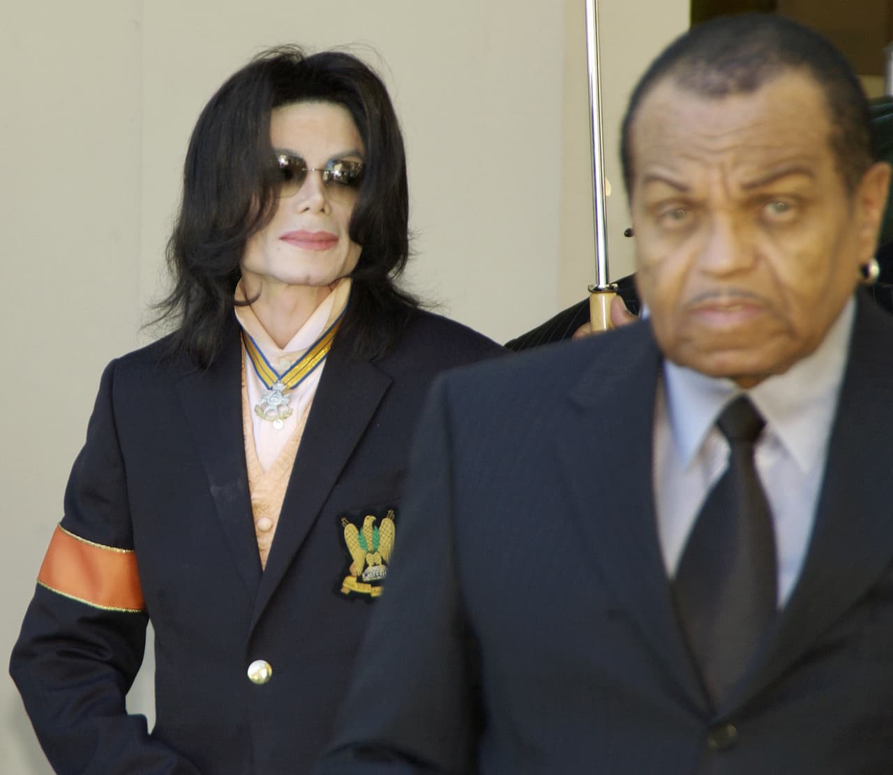 El intérprete de 'Billy Jean' contó que durante los ensayos de Los Jackson 5, todos iban aterrados, pues les daba miedo cometer errores, ya que su padre se sentaba a vigilarlos con cinturón en mano.