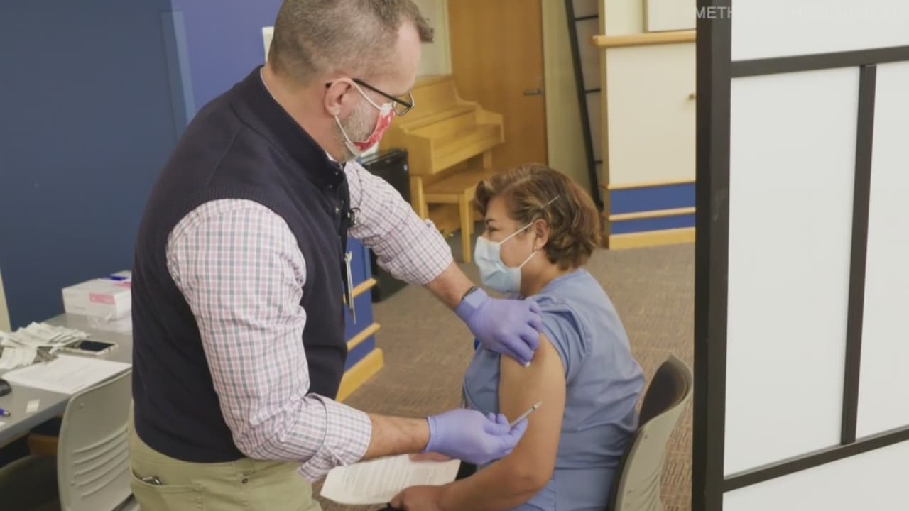 Coronavirus: Llegan más vacunas en el segundo día de distribución de las casi 50 mil que espera el Norte de Texas