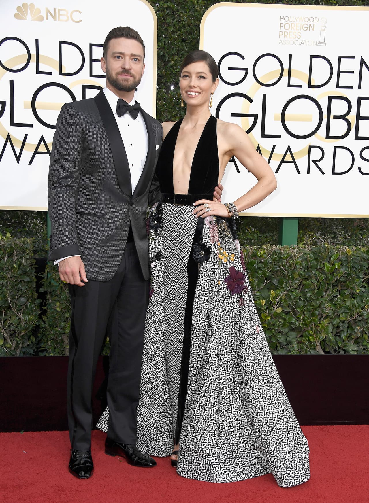 Justin Timberlake y Jessica Biel con vestido de escote hasta la cintura, un escote que se ha visto mucho en la gala.