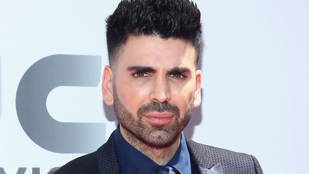 A los 16 años era estilista y bailarín del grupo español Fangoria, fue así como entró de lleno al mundo de la farándula.