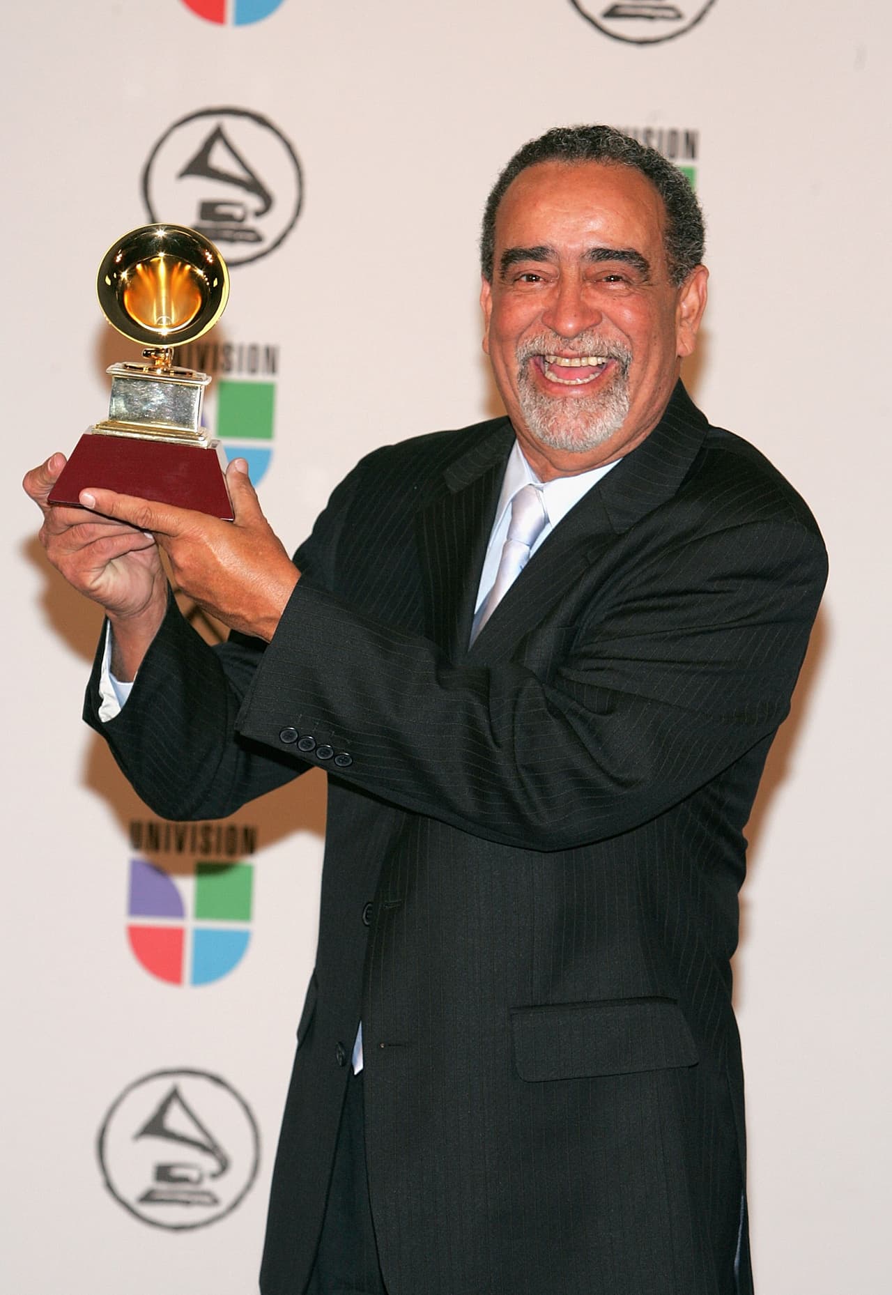 Puerto Rico está de pie para ovacionar a uno de sus hijos predilectos y más prolíficos en la ceremonia de premiación Latin GRAMMY a la Excelencia Musical 2018.