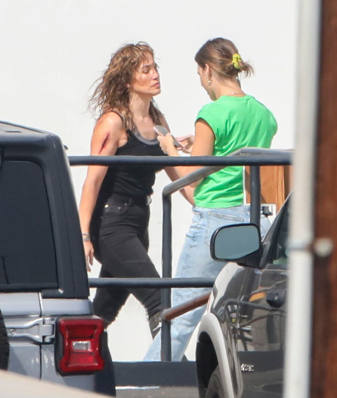 JLo lleva varias semanas en filmación y en más de una ocasión la ha visitado 
<b><a href="https://www.univision.com/famosos/ben-affleck-hija-jennifer-lopez-emme-muniz-abrazo-fotos" target="_blank">su esposo Ben Affleck. </a></b>
<br>