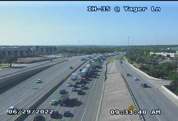 Cierran un tramo de la I-35 a la altura de Yager Lane tras choque que deja varios heridos