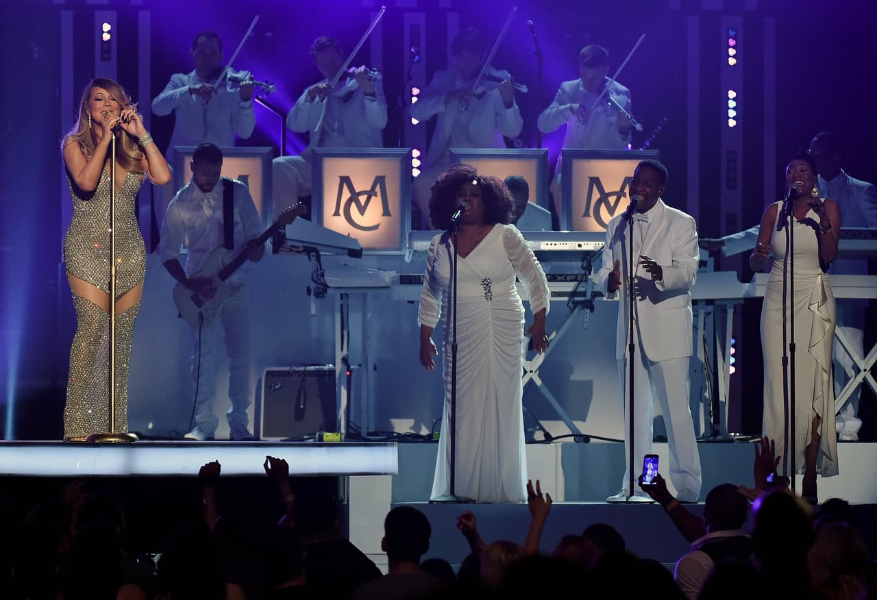 Esta mujer impacta con su tremendo talento y belleza natural.