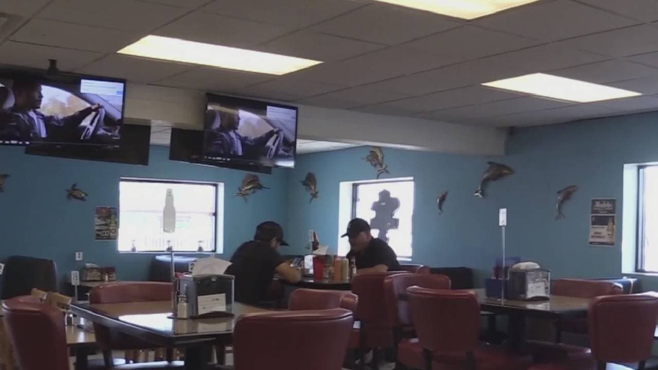 ¿Qué negocios podrán reabrir durante la orden de quedarse en casa?