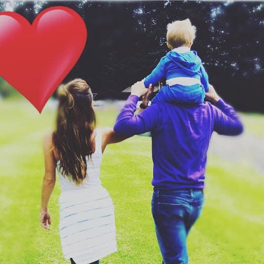 En cada una de sus publicaciones deja ver que está totalmente dedicada al cuidado de 'Manuelito'.