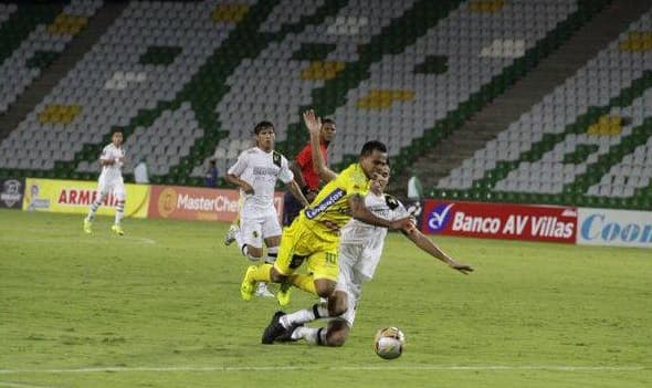 Sólo 2 aficionados acudieron al estadio con boleto pagado para un partido en Colombia