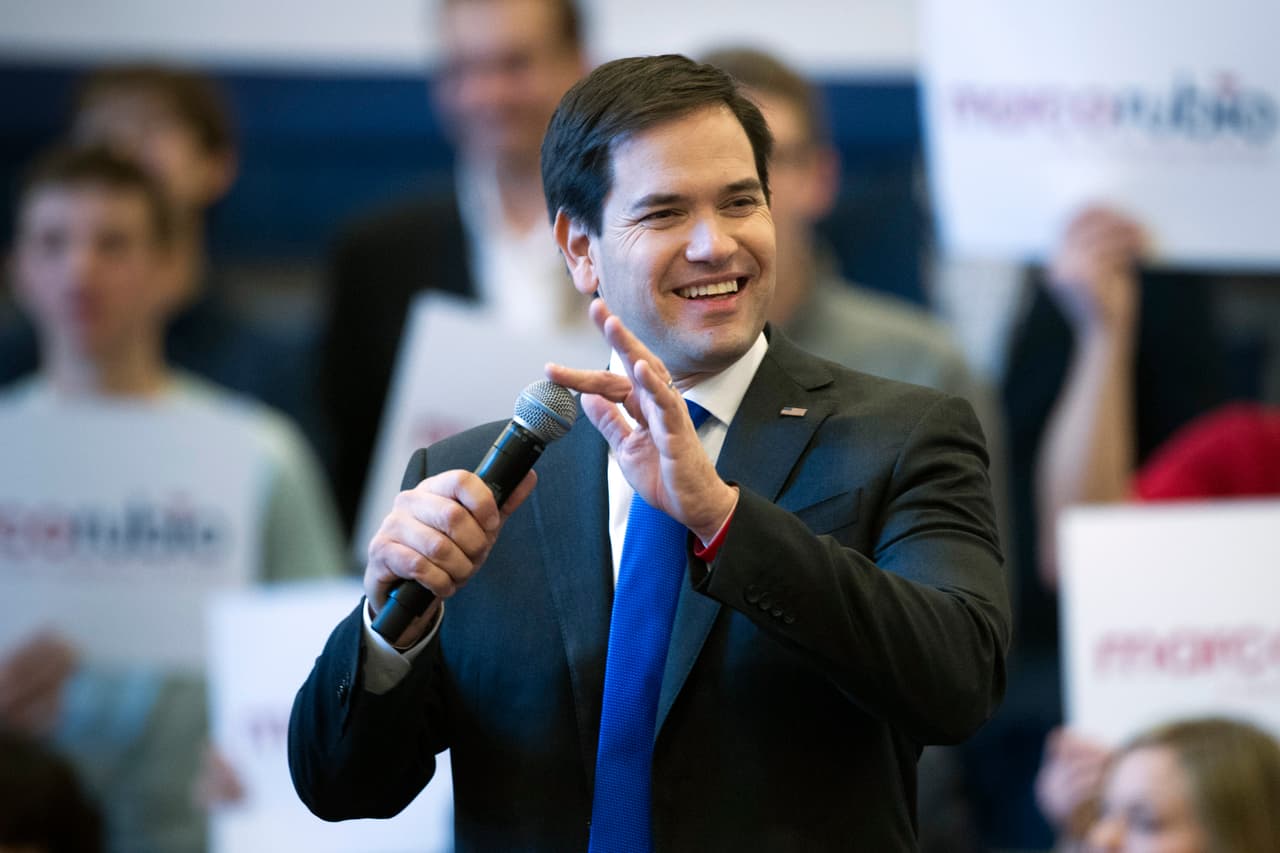 El precandidato presidencial republicano Marco Rubio, senador de Florida, durante un acto de campaña en la Universidad Patrick Henry en Purcellville, Virginia, el domingo 28 de febrero de 2016. (Foto AP/Cliff Owen)