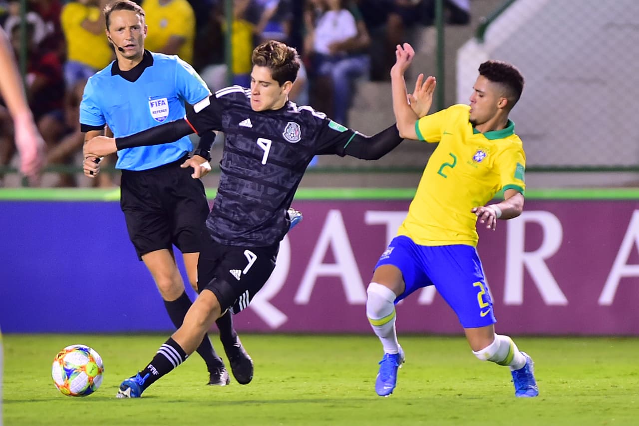 Recorte hacia dentro y disparo de media distancia de Muñoz.