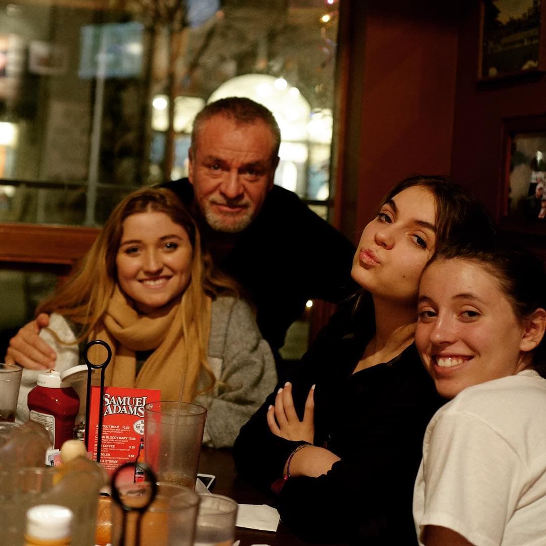 "Si mis hijas conocen a una persona, se enamoran de una persona, yo lo único que pido es que las respeten, las quieran y las cuiden".