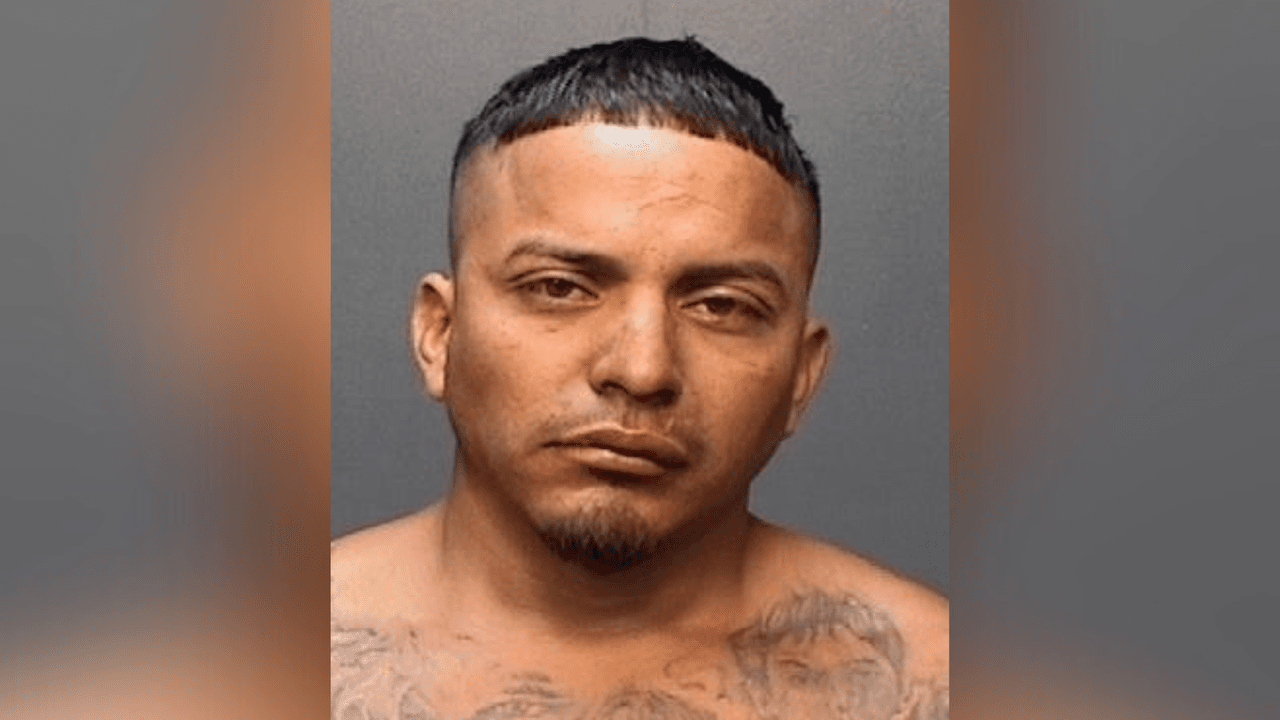 Álvarez tiene un amplio historial criminal. Esta ficha de la cárcel es de mayo 2020.