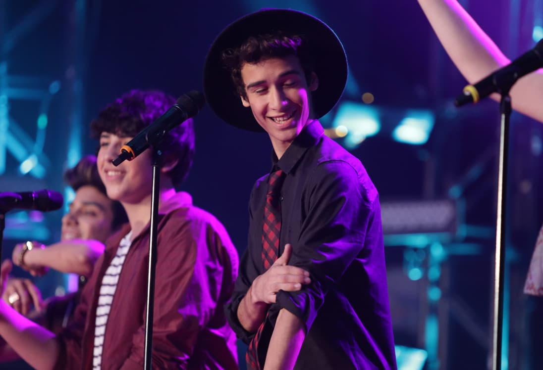 We are drooling over Sebastián. Lo que no tiene en peso, lo tiene en talento.