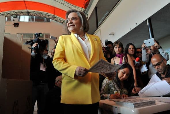 En el tercer lugar se ubica la izquierdista Clara López, del Polo Democrático Alternativo (PDA).