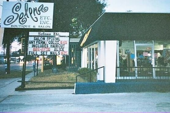 Selena no dudó en depositar su confianza en Yolanda. Por ello la nombró como encargada de las dos boutiques que tenía, una de Corpus Christi y la otra en San Antonio.