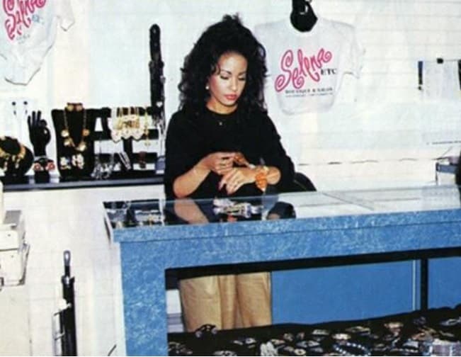 La relación entre ellas era inquebrantable, pero las cuentas comenzaron a fallar. Selena y su familia se dieron cuenta de que Yolanda estaba desfalcando las boutiques y el club de fans.