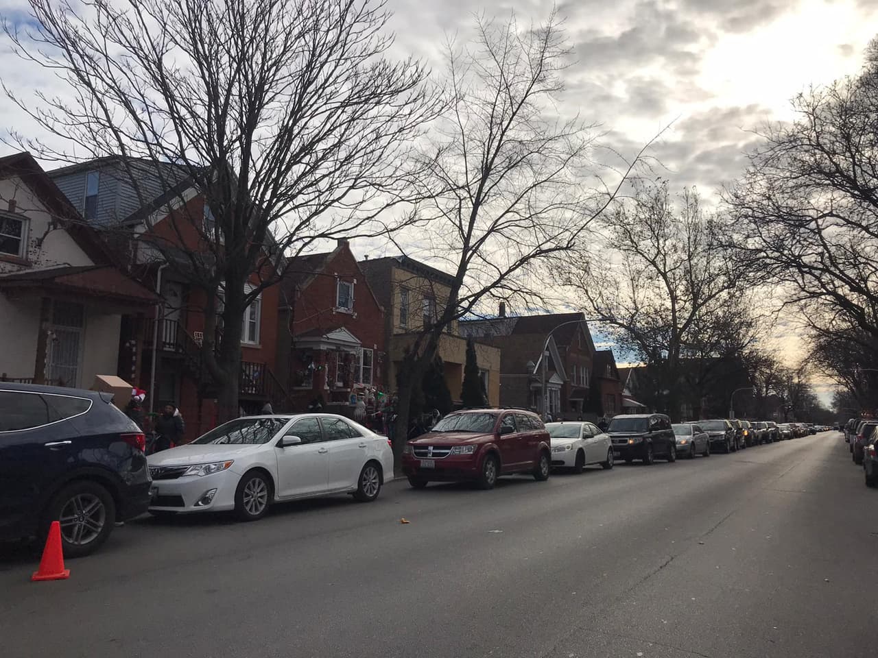 Desde mayo, la organización Pan de Vida reparte comida cada martes, miércoles y viernes. Unas 6 mil familias se benefician cada semana de esta comida por semana. Hoy se espera que acudan el doble de familias.
<br>