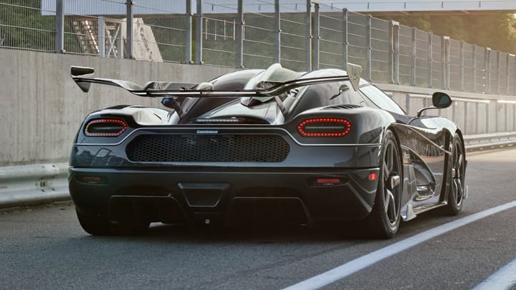 Ambos vehículos cuentan con el mismo motor del
<b>V8 twin-turbo de 1,360 HP</b> que encontramos en el
<b><a href="https://www.univision.com/noticias/koenigsegg/imagenes-del-koenigsegg-one-1-fotos" target="_blank">Koenigsegg One:1</a></b>.