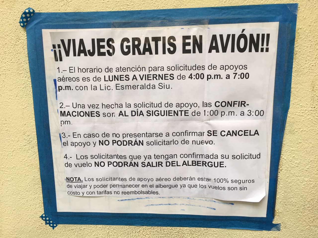 Un programa del gobierno mexicano paga los boletos de avión y de autobús a los repatriados que desean retornar a sus comunidades.