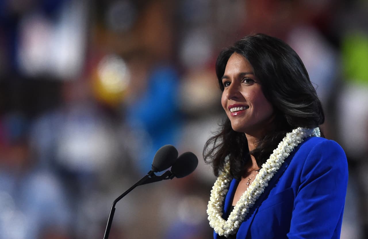 Tulsi Gabbard, demócrata, miembro de la Cámara de Representantes por Hawaii. La representante demócrata apoyó a Bernie Sanders en el proceso de primarias y se opuso a la candidatura de Donald Trump. Visitó al presidente electo y podría ser considerada para algún puesto en el equipo de gobierno.