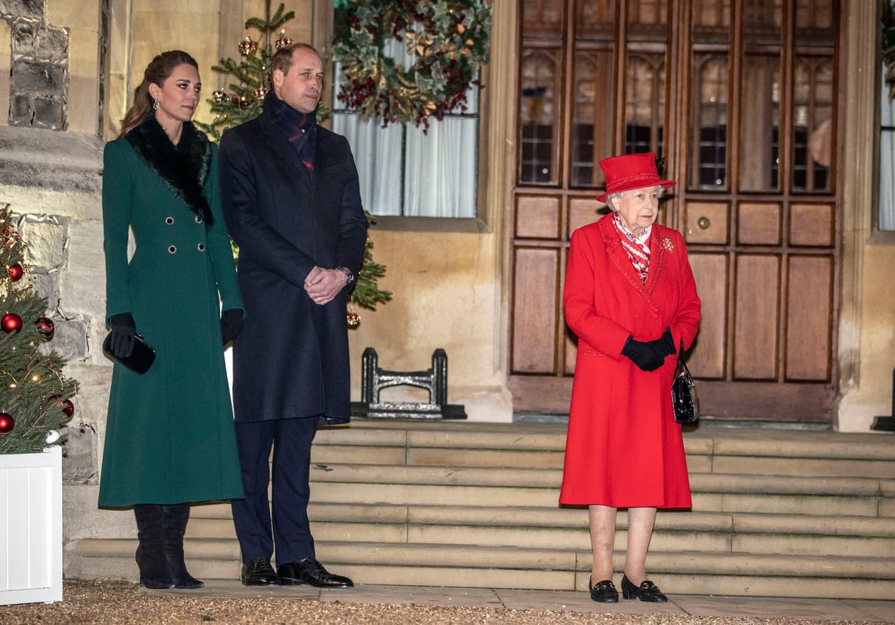 El encuentro fue marcado por el emotivo y poco común adiós del príncipe William y la reina.
<br>