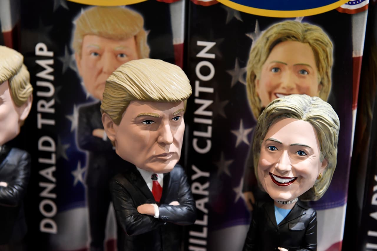 Bobblehead dolls of US Republican presidential nominee Donald Trump and Democratic presidential nominee Hillary Clinton are seen for sale in a gift shop at Philadelphia International Airport, October 20, 2016 in Philadelphia, Pennsylvania. / AFP / Robyn Beck (Photo credit should read ROBYN BECK/AFP/Getty Images)