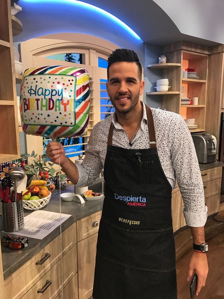 ¡Feliz cumpleaños! El chef Jesús está de fiesta.