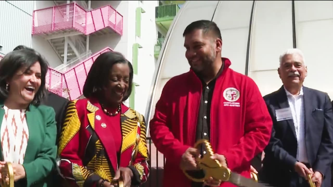 Inauguran proyecto de vivienda asequible al este de Hollywood