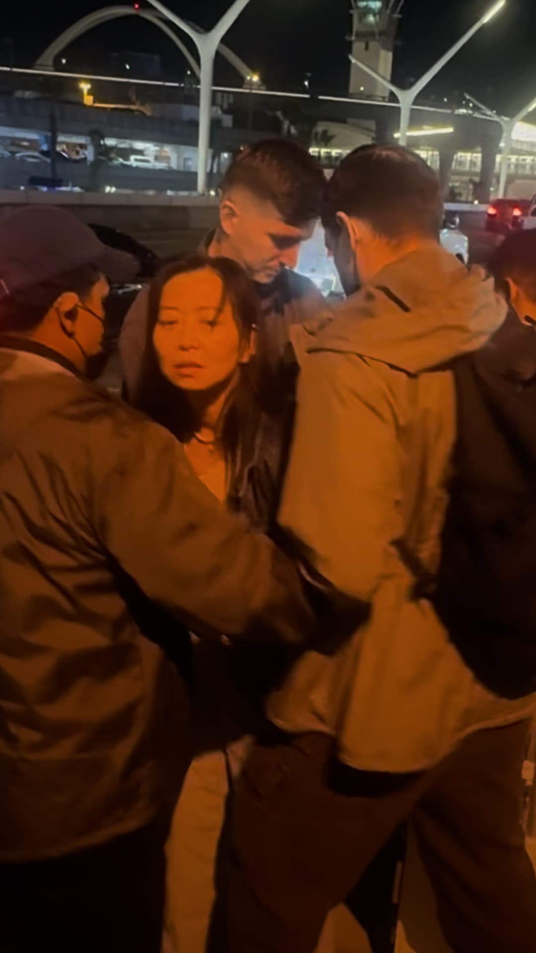 ICE arresta a una mujer en el aeropuerto de LA