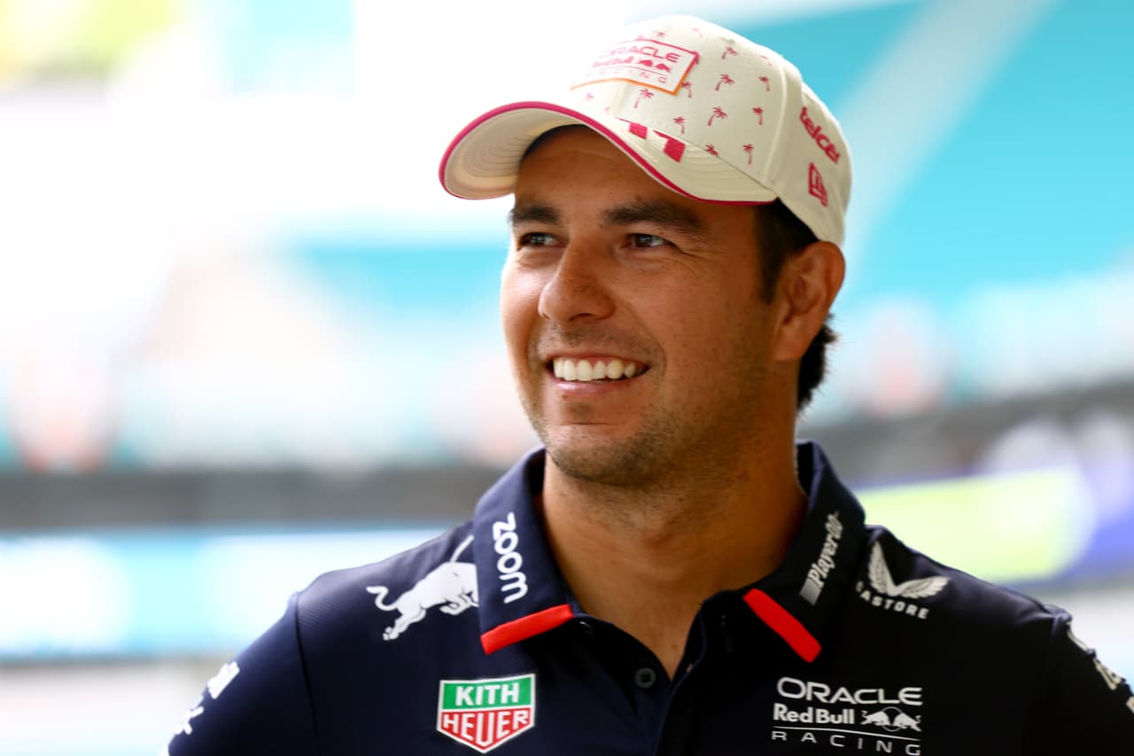 Checo Pérez asciende a cuarto lugar en el GP de Miami tras castigo a Sainz