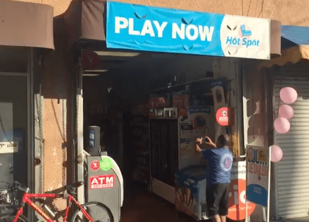 Con el paso de las horas, aumentaban las visitas este jueves a 'Las Palmitas', donde algunos clientes y empleados aseguraron conocerse bastante.