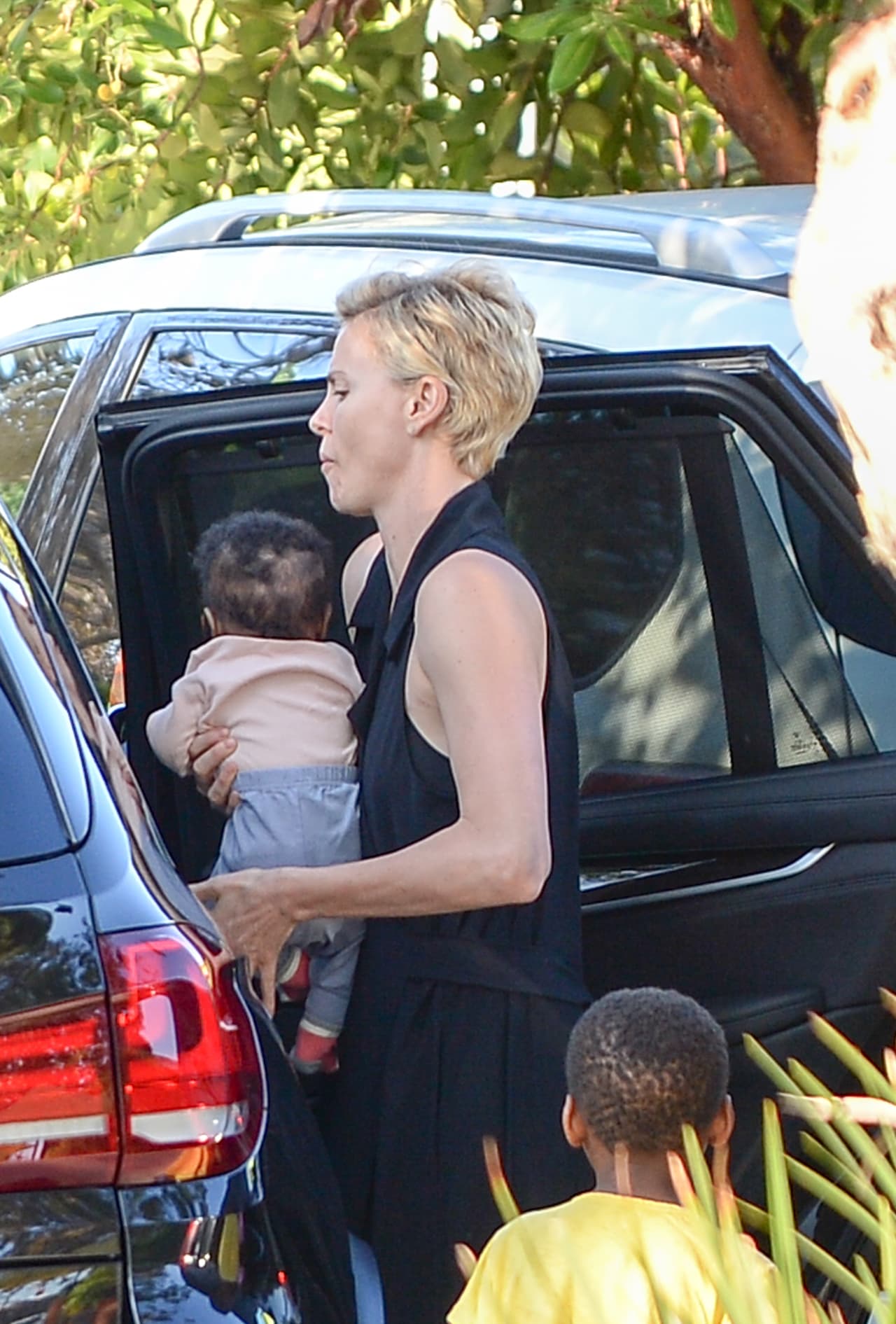 Charlize en su papel de mami.