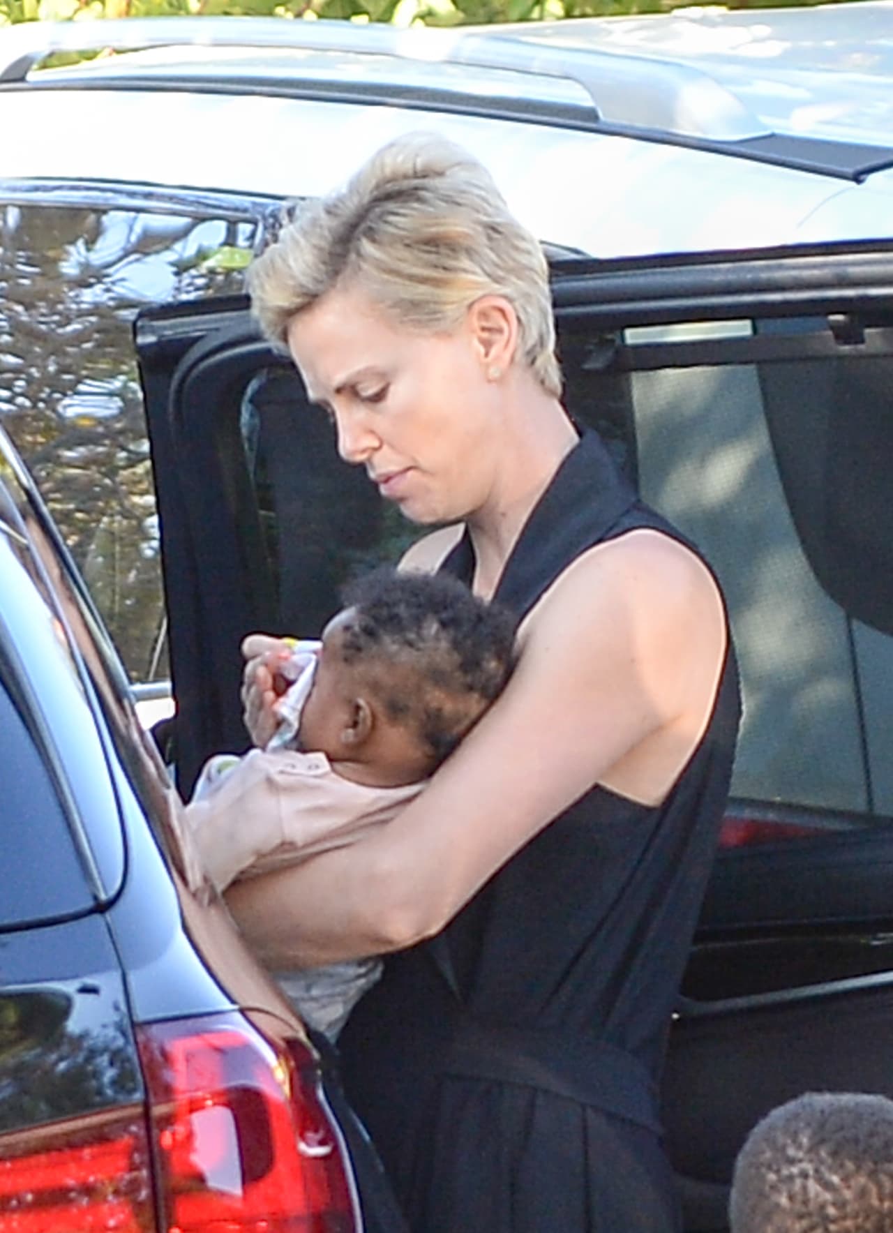 Charlize en su papel de mami.